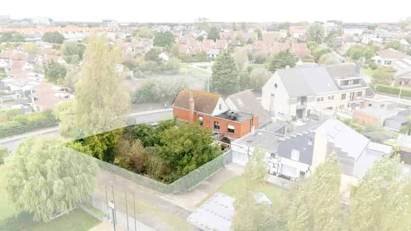 Afbraakpand/bouwgrond te koop op een prachtige residentiële ligging te Bredene!