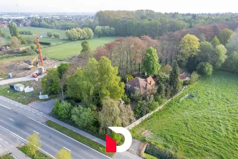 Uniek perceel van 6.448 m² met te renoveren woonst aan Merkenveld bos te Zedelgem