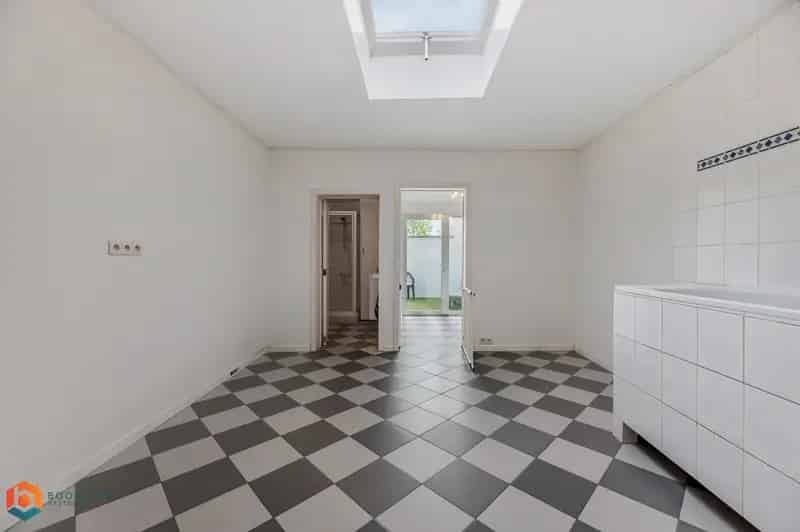 Handelspand met Duplex Appartement te Mechelen