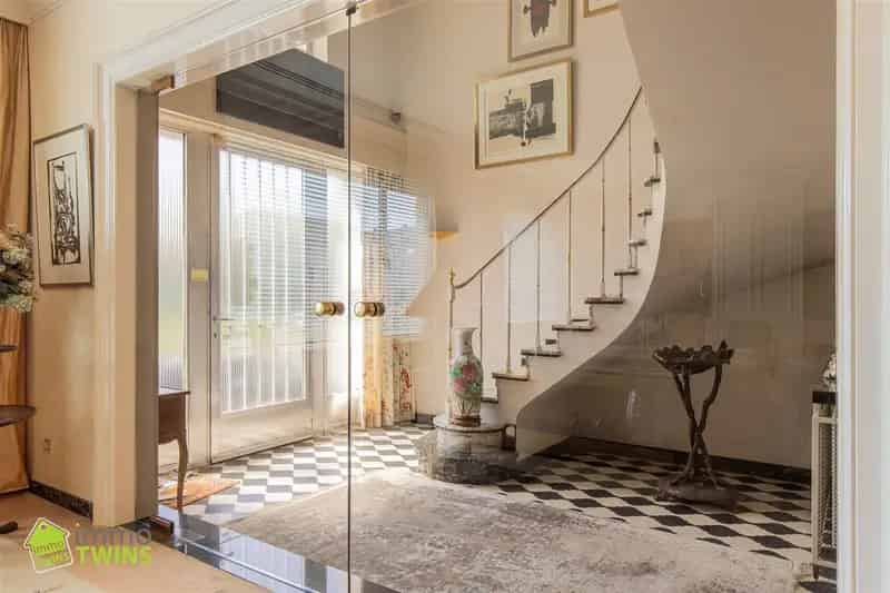 Te koop – Unieke eigendom met commerciële ligging op 4.143 m² te Dendermonde.