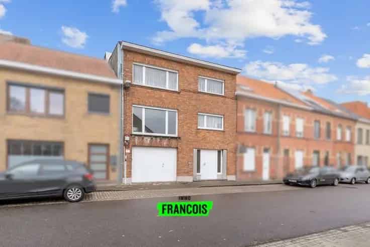 Huis Te Koop Sint-Andries: Bel-etage met Garage en Tuin