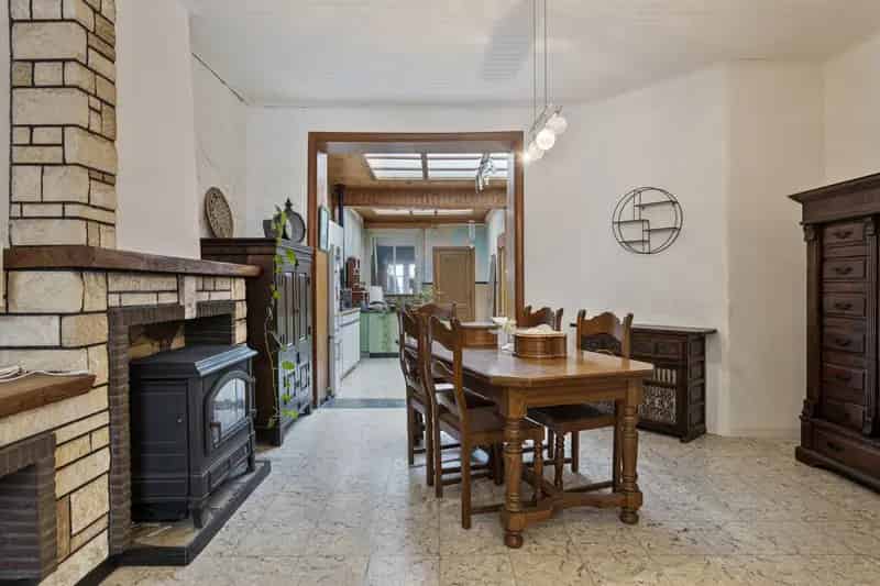 Huis te koop: 165m², 2 slaapkamers, tuin, garage