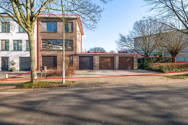 Kortom: Ruime Bel-etage (162m²) met 3/4 slaapkamers op toplocatie te Edegem (Centrum)!