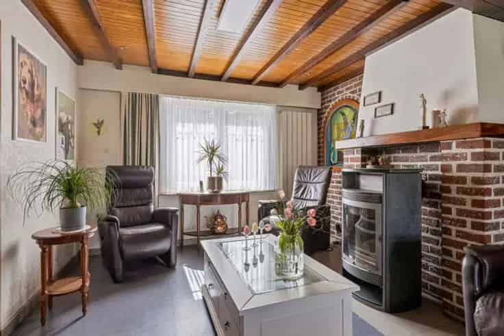 Huis Te Koop: Instapklare 4-gevelwoning met 3 slaapkamers