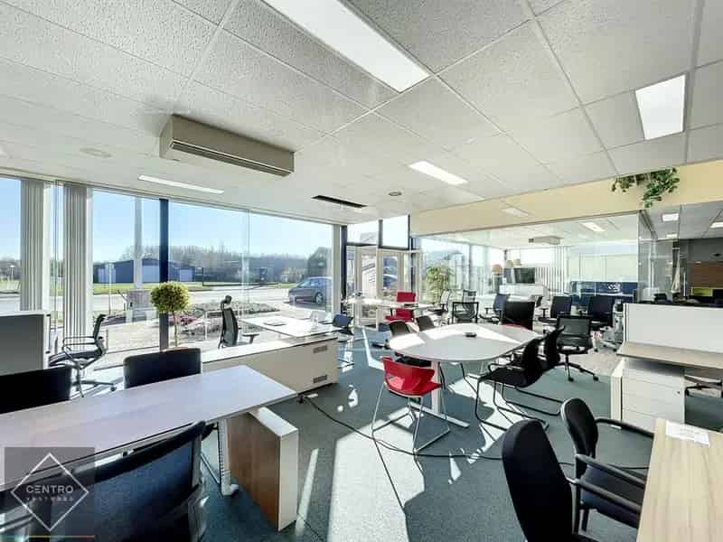 Magazijn met woonst te koop Oostende