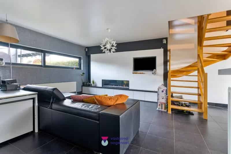 Ruime halfopen bebouwing met zonnige tuin