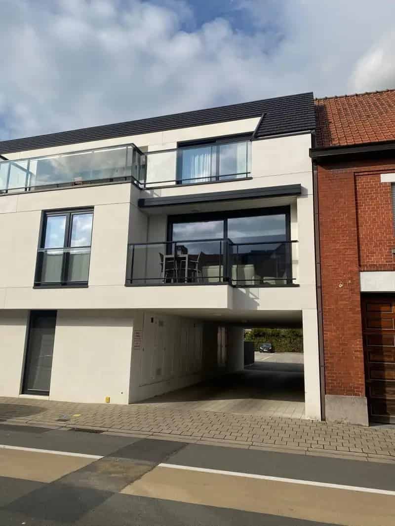 Autostaanplaats TE HUUR in Waregem.