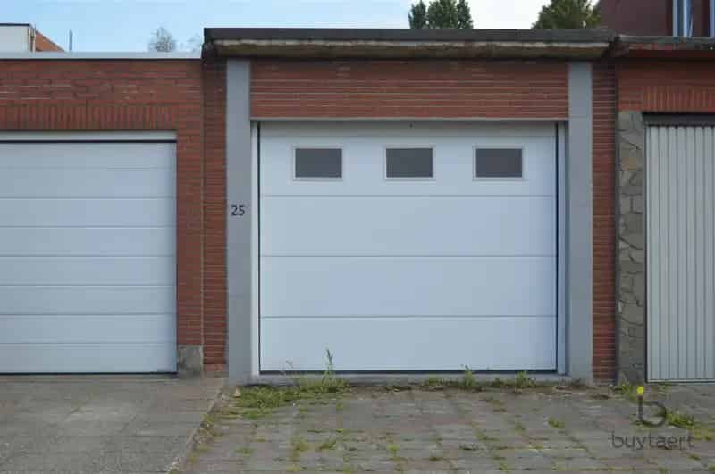 Ruime Garage Magazijn te Merksem 4 Wagens 360V