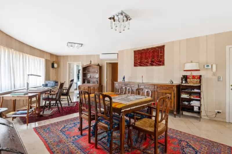 Ruim Appartement 165m² 3 Slaapkamers Terras 2 Autostaanplaatsen Boom