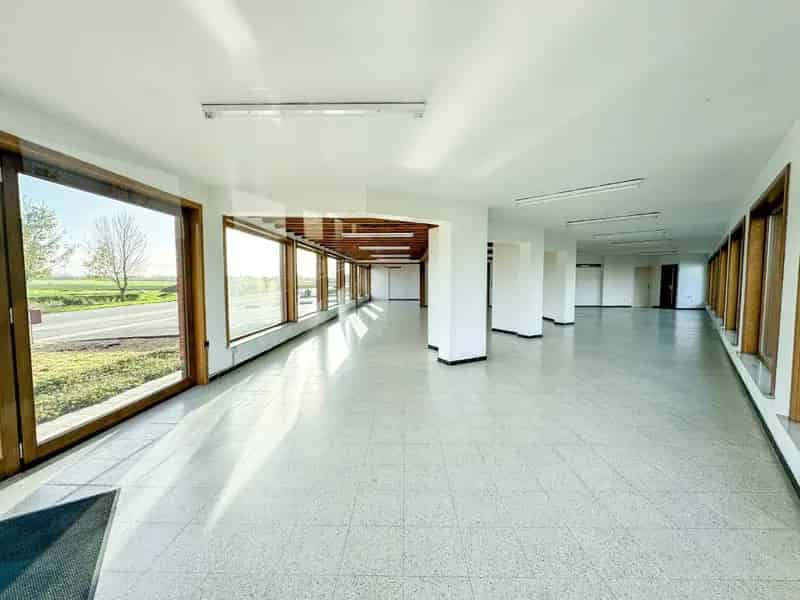Winkelruimte/kantoor (met atelier, opslag en parking), Kortemark