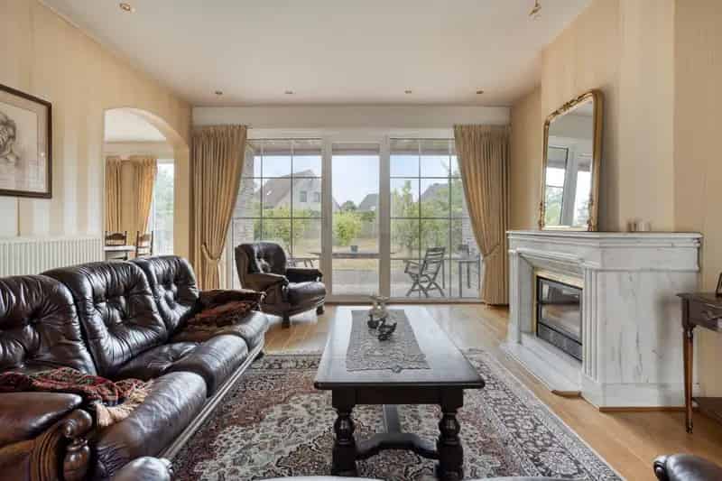 Ruime woning met 3 slaapkamers op een perceel van 1.880 m² te Olen-Centrum !