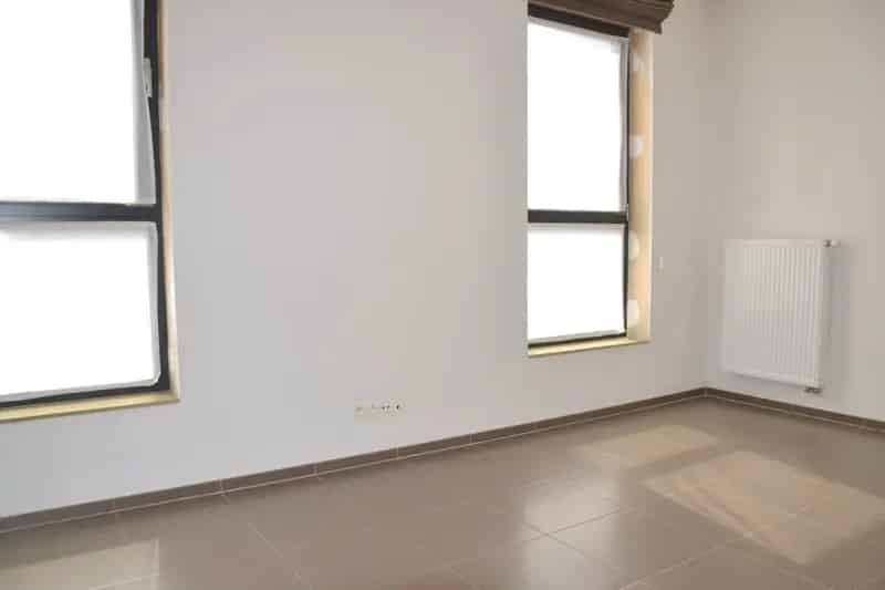 Ruime woning met 4 slaapkamers en autostaanplaats!