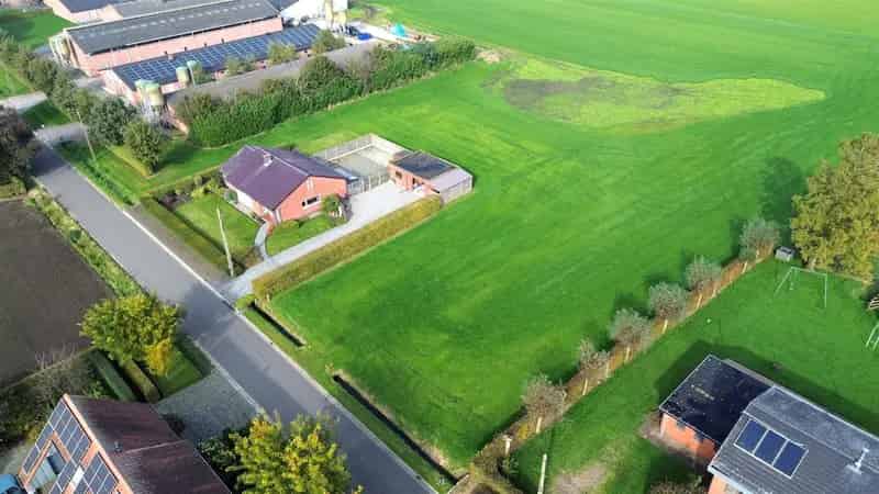Vrijstaand landhuis met 4 slaapkamers op een prachtig gelegen perceel
