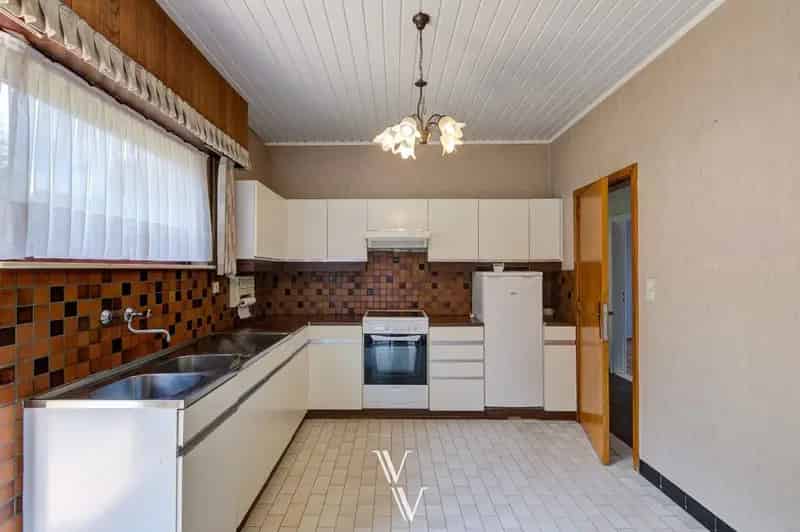 Mooi te renoveren landhuis met 3 slpk