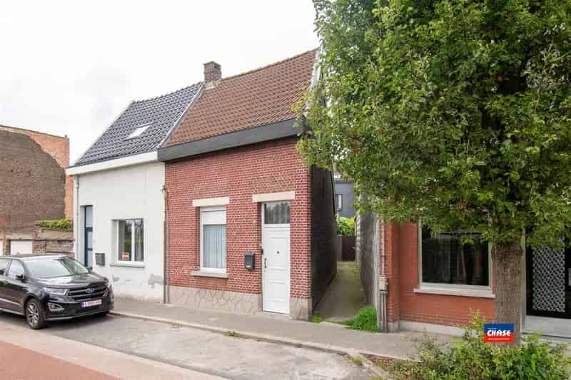 IN OPTIE !!! Te renoveren starterswoning met 2 slaapkamers en koertje