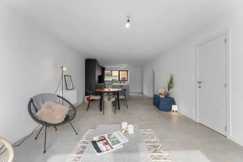 Instapklare, stijlvol gerenoveerde rijwoning in het hart van Bredene-Dorp