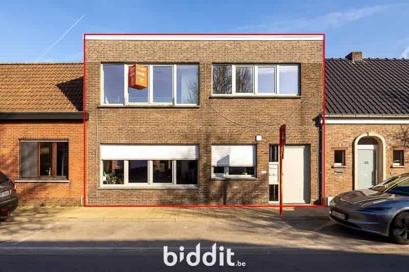 OPBRENGSTEIGENDOM MET 2 APPARTEMENTEN & GARAGEBOXEN