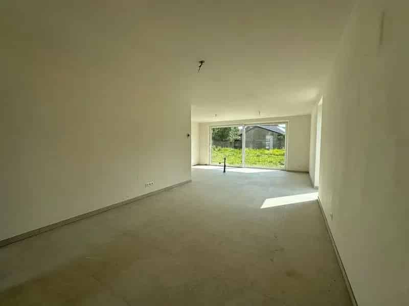 Hectaar bouwt twee ruime halfopen woningen te Serskamp