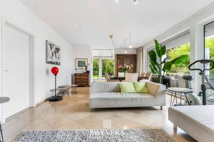 Huis Te Koop: Architecturale Villa met Praktijkruimtes