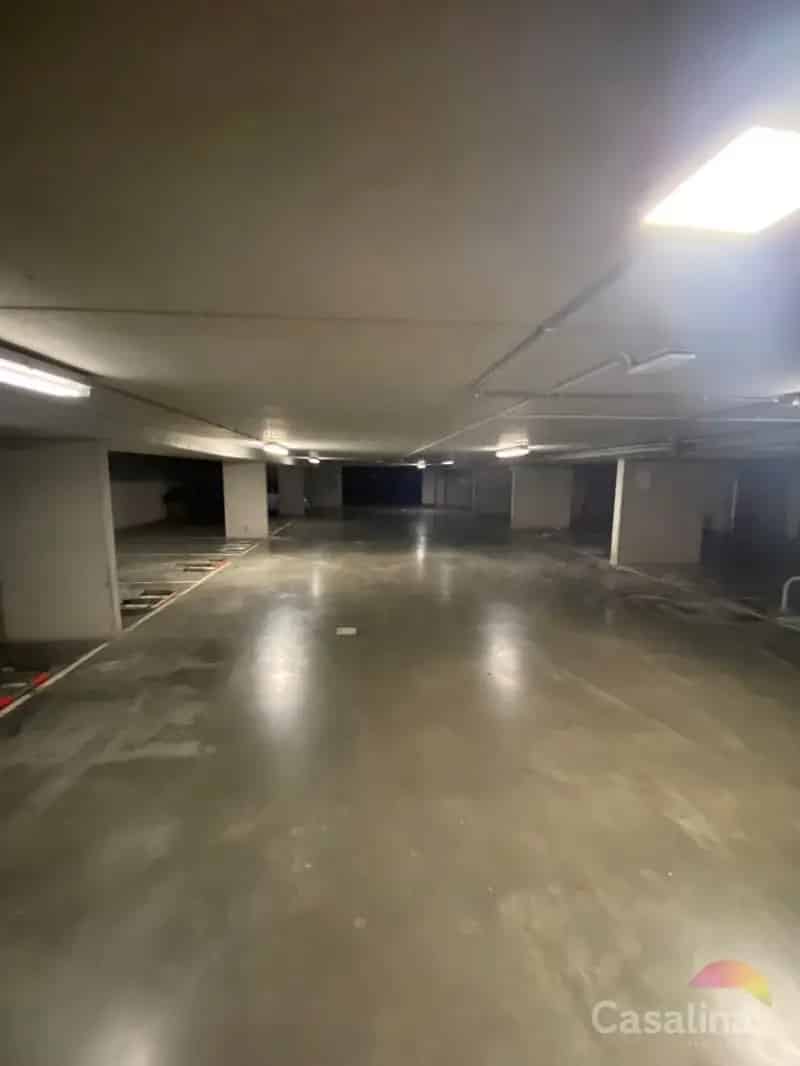 Twee parkings : 8.000€ / autostaanplaats