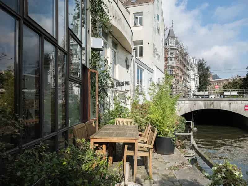 Herenwoning te renoveren aan het water