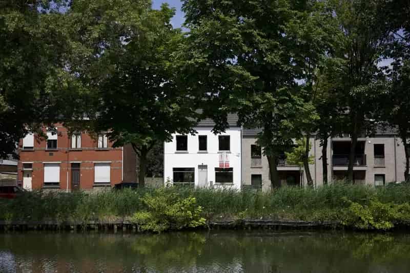 Welkom bij deze ruime woning aan de Sint-Jozef 34 in Rijkevorsel! Dit huis is ideaal voor gezinnen die op zoek zijn naar een renovatieproject met veel potentieel om hun droomwoning te creëren.

Met een bewoonbare oppervlakte van 226 m² biedt deze woning a