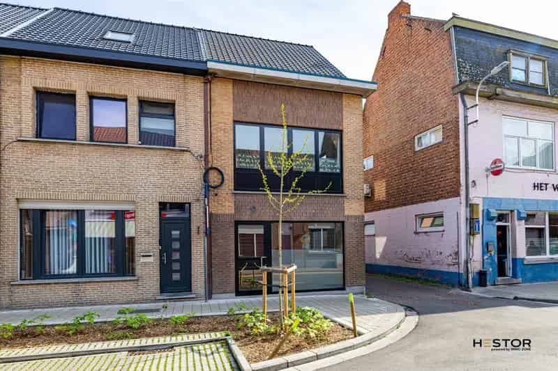 Huis te huur Zele: Appartement met handelspand en garage