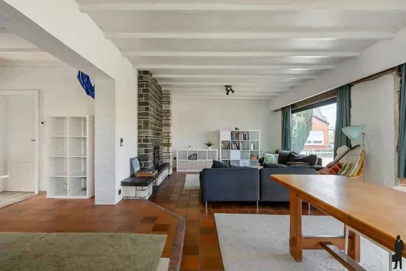 Vrijstaande woning met grote tuin te Hofstade