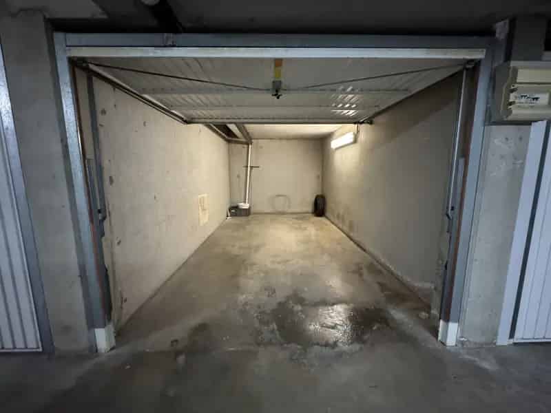 Gesloten garagebox gelegen centrum Heist