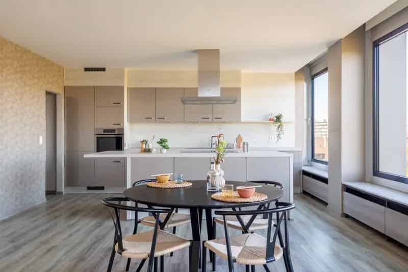 Ruim 3-slaapkamer appartement met centrale ligging! 8505008