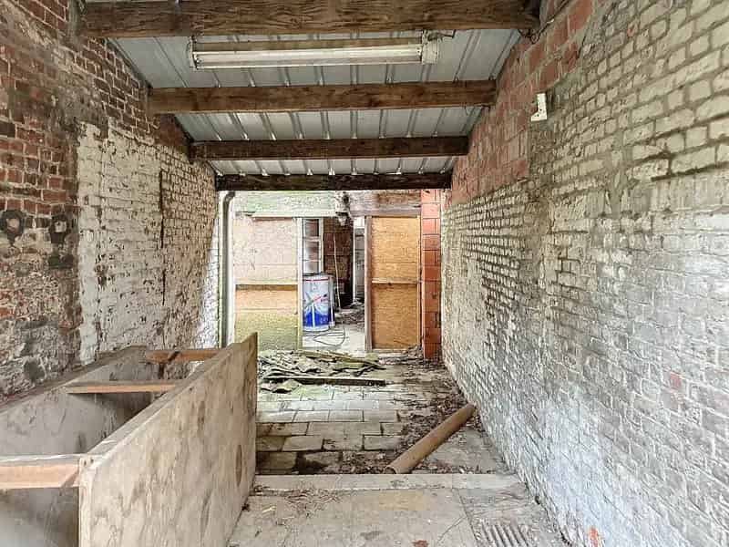TOTAAL TE RENOVEREN WONING MET TUIN