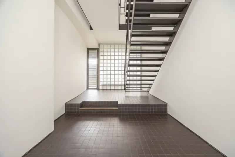 WILRIJK - Modernistisch kantoor op centrale locatie