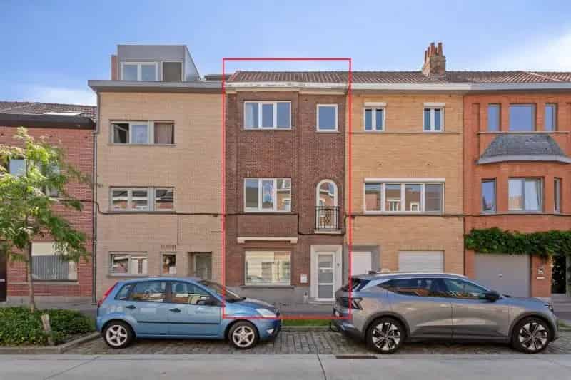 INSTAPKLARE GEZINSWONING MET TUIN NABIJ UZ GENT