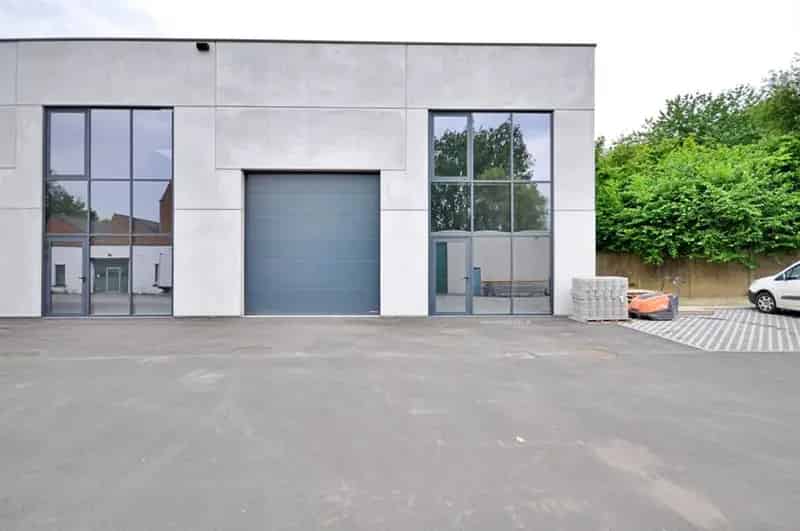 Nieuwbouw bedrijfsgebouw te huur in Renaix