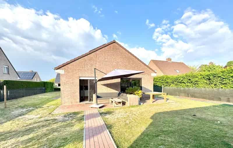 Bungalow te koop in Oostrozebeke