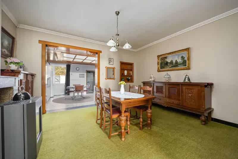 Goed onderhouden woning met stadskoer.