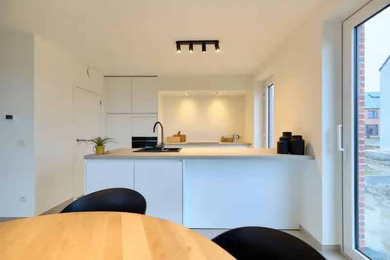 Landelijke halfopen woningen nabij het centrum van Rumbeke