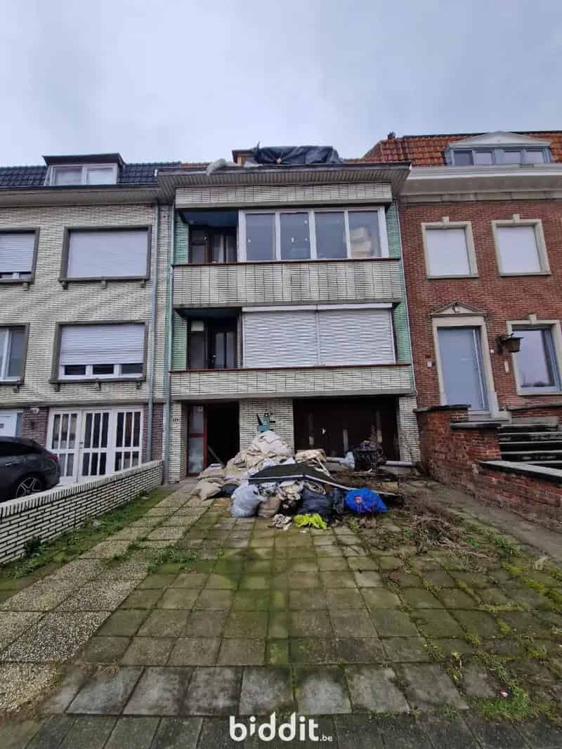 Goed gelegen te renoveren woning te Kortrijk
