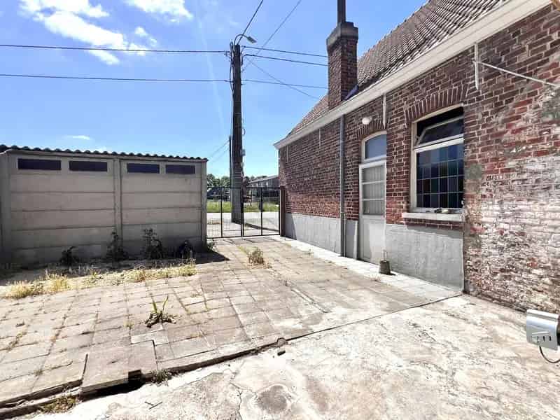Te renoveren HOB met garage en tuin nabij Waregem