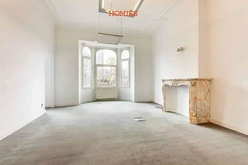 Herenhuis met diverse mogelijkheden, op strategische locatie