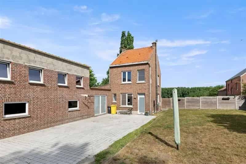 RENOVATIEPROJECT MET POTENTIEEL EN REEDS VERNIEUWDE VERDIEPING IN HARTJE KORTENAKEN