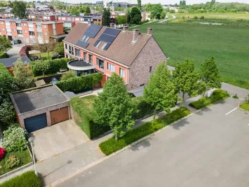 Instapklare Rijwoning 5 Slaapkamers Tuin Garage Panoramisch Uitzicht