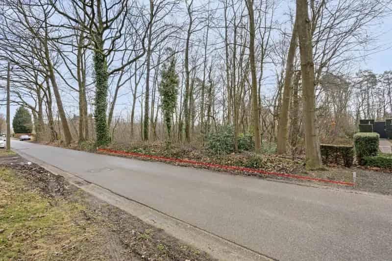 BOUWGROND VOOR OPEN BEBOUWING in de bosrijke villabuurt op de Bosstraat te Lanaken !