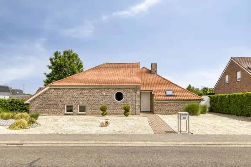 Huis te Koop Beek - Instapklare Woning met Zwembad