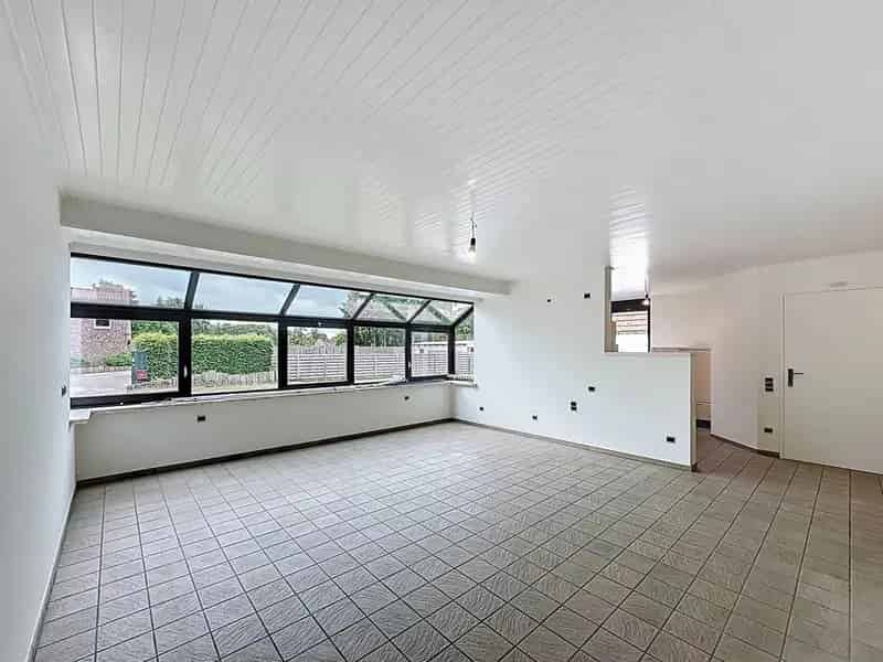 Gerenoveerde woning op groot perceel met 1 slaapkamer en uitbreidingsmogelijkheden.