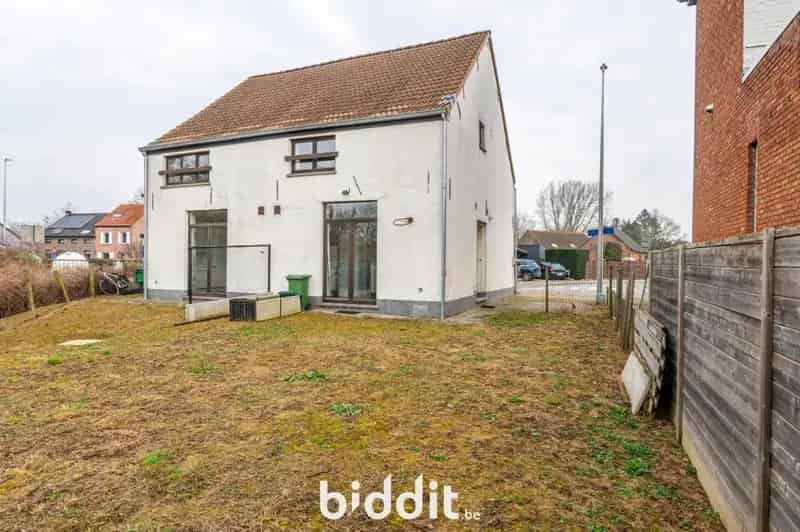 Dorpse woning om op te frissen, ideaal als eerste aankoop