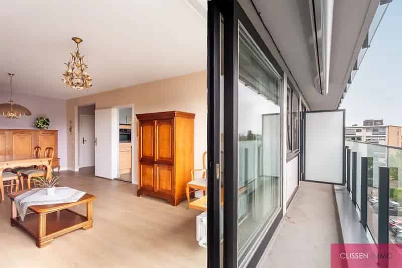 Appartement te koop Merksem: Zonnig 2 slaapkamer appartement met terras