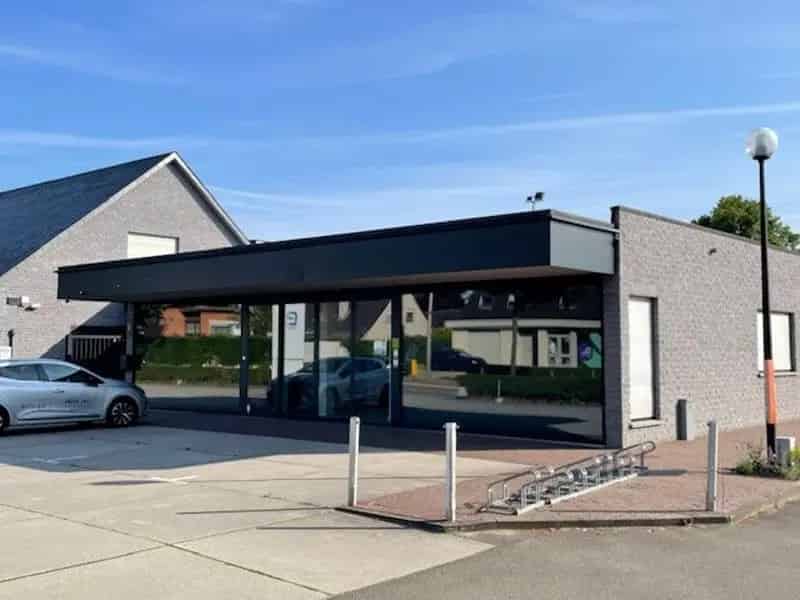 Perfect gelegen kantoor- of handelsruimte te Heusden-Zolder.