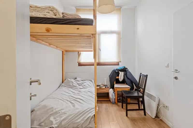 Woning met 5 slpks en koer te Deurne!