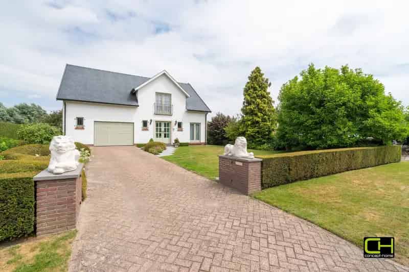 Ruime gezinswoning met 4 slaapkamers, tuin en prachtig uitzicht te koop in Lievegem